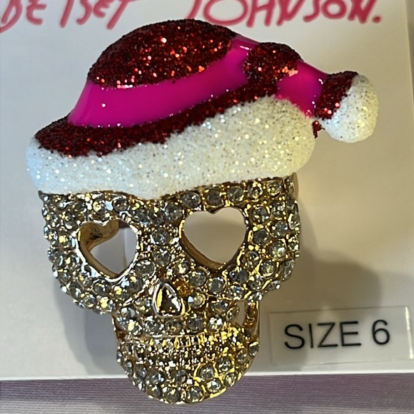 Betsey Johnson Holiday Santa Pink Crystal Skull Ring NWT - Picture 7 of 9